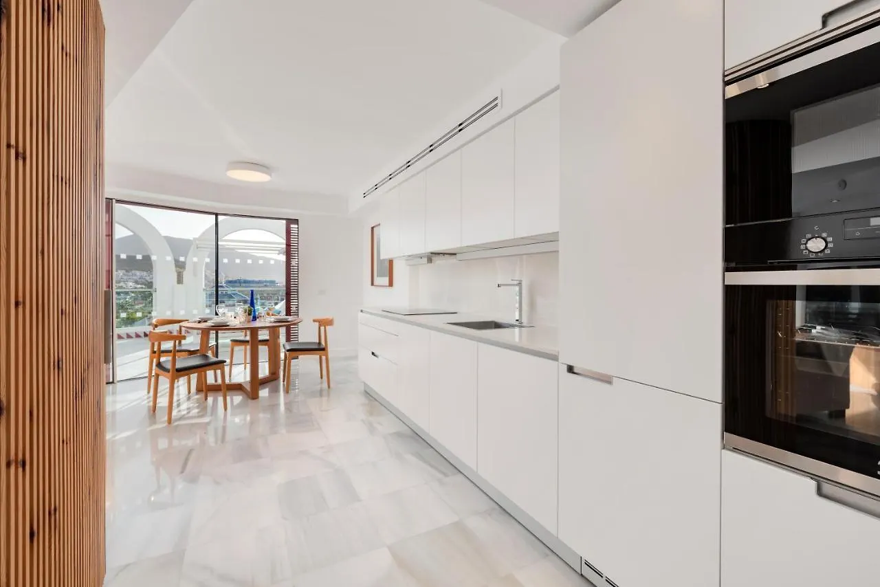 Tower Suites By Upper Luxury Housing - Parque Santiago Playa de las Américas 0*,  Espagne